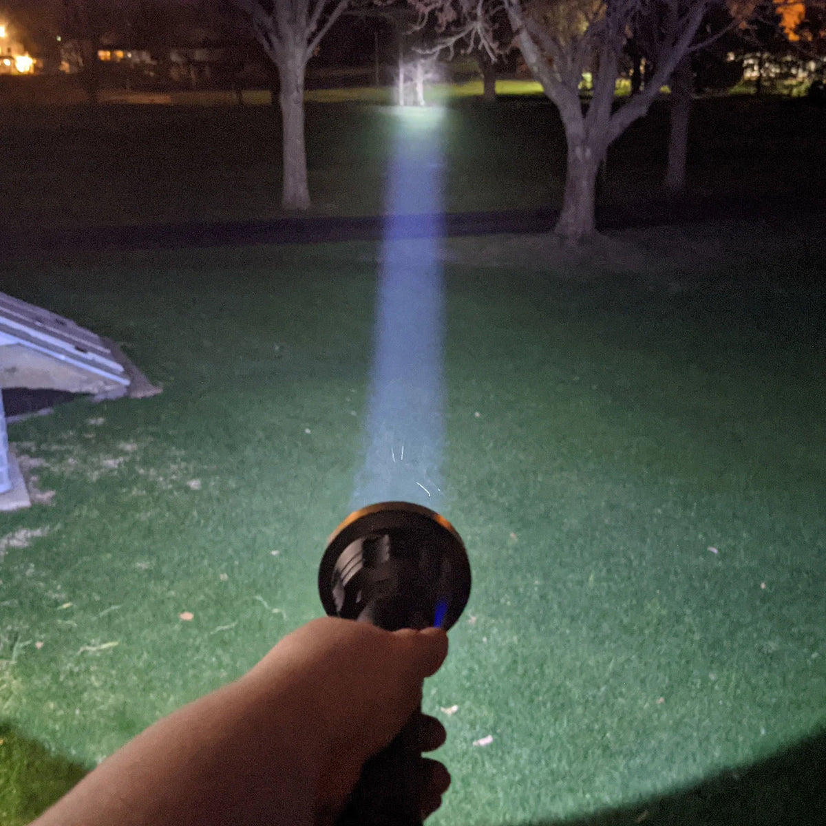 1000 Lumen LED Flashlight with Battery Meter N33183