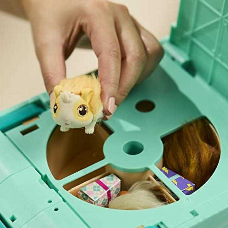 Interactive Mama Guinea Pig and Hutch with 3 Babies R8963