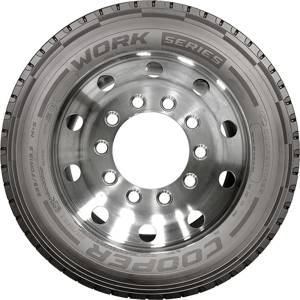245/70R19.5 Commercial Tire V511332